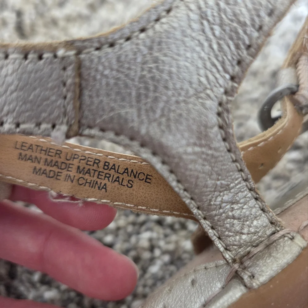 B.O.C. Women's BOC by BORN Champagne Gold‎ Thong Leather Flower Sandals Size 6 - Picture 6 of 9